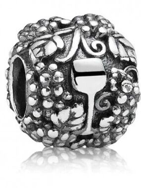 Pandora NIB never worn ‘Vineyard’ charm- RETIRED